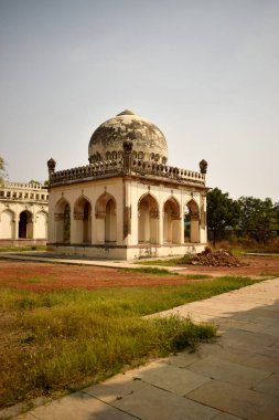 Sultan Quli Kutub Mulk 'un mezarı 1543 yılında inşa edildi. Yedi Mezar Stok Fotoğrafçılık Resmi