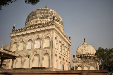 Sultan Quli Kutub Mulk 'un mezarı 1543 yılında inşa edildi. Yedi Mezar Stok Fotoğrafçılık Resmi