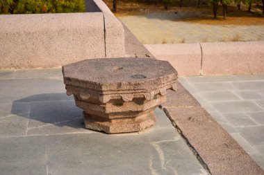 Sultan Quli Kutub Mulk 'un mezarı 1543 yılında inşa edildi. Yedi Mezar Stok Fotoğrafçılık Resmi