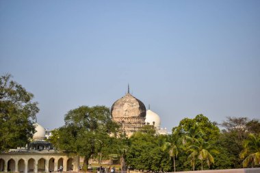 Sultan Quli Kutub Mulk 'un mezarı 1543 yılında inşa edildi. Yedi Mezar Stok Fotoğrafçılık Resmi