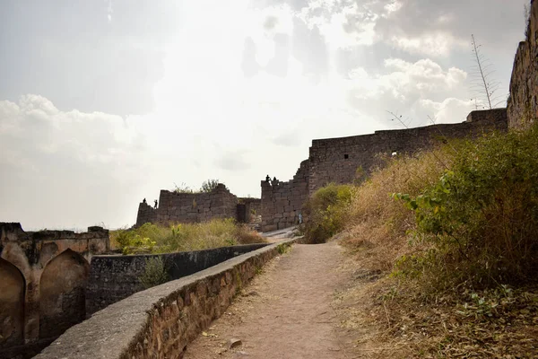 Kirli Yol Arkaplanı Düşen Yol Yaprakları Kirli Yol Fotoğrafları — Stok fotoğraf