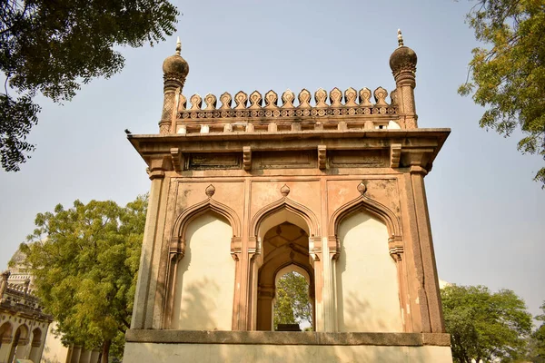 Minaret Oude Moskee Bij Graven Van Zeven Qutub Shahi Heersers — Stockfoto