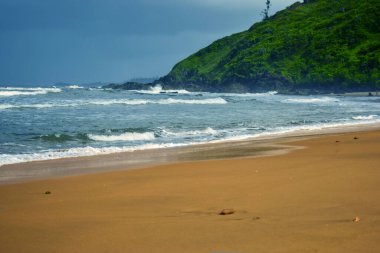 Okyanus-Deniz Dalgaları, Gökyüzü ve Dağlar Mavi Manzara Arkaplanı