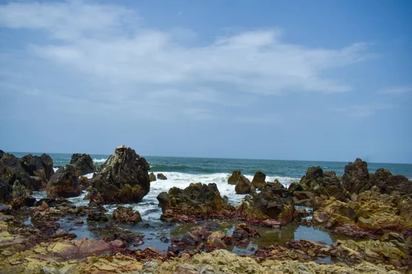 Oceano Mar Ondas Céu Montanhas Azul Paisagem Fundo — Fotografia de Stock