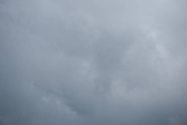 Yağmurlu Hava 'da Gök Gürültülü Bulutlu