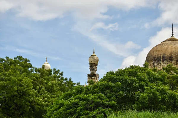 Stara Islamska Sztuka Architektoniczna Minaretu Starym Zrujnowanym Meczecie Masjid — Zdjęcie stockowe