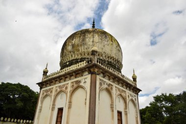 İslam Mimari Sanatı 400 YAŞINDA Yedi Mezar ve Antika Kubbeler