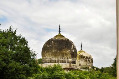 Sultan Yedi Kutub Shahi Hükümdarlarının İslami Mimari Kubbeleri ve Mezarları