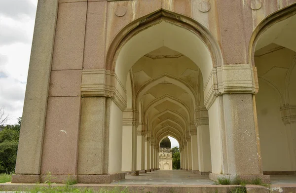 Alte Islamische Architekturkunst Bogen Und Korridore Des Denkmals — Stockfoto