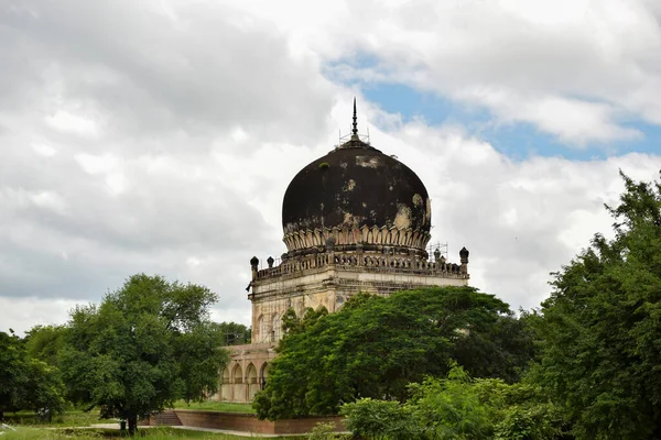 Islamitische Architectonische Koepels Graven Van Sultan Zeven Qutub Shahi Heersers — Stockfoto