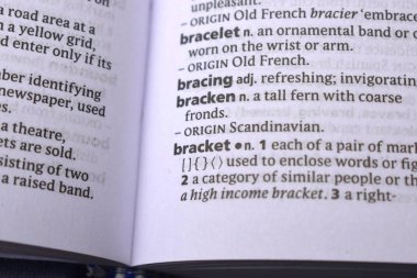İngilizce Tanımlama Sözlüğü Sayfası - Parlaklığın Yazılmış Sözcüğünün Kapalı Sayfası