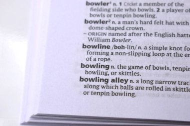 İngilizce Tanımlama Sözlüğü Sayfası - Bowling 'in Yazılı Kelimesinin Kapanışı 