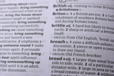 İngilizce Tanımlama Sözlüğü Sayfası - Geniş Kelimenin Yazılmış Sayfasını Kapat