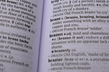 İngilizce Tanımlama Sözlüğü Sayfası - Brazen 'in Yazılı Sözcüğünün Kapanışı