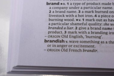 İngilizce Tanımlama Sözlüğü Sayfası - Brandish 'in Yazılı Sözcüğünün Kapanışı