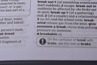 İngilizce Tanımlama Sözlüğü Sayfası - Kırılma Sözcüğünün Kapalı Sayfası