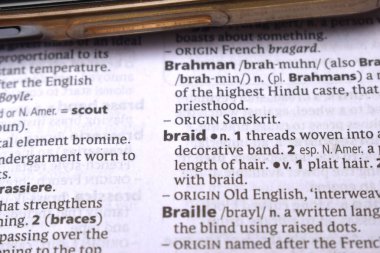 İngilizce Tanımlama Sözlüğü Sayfası - Braid Sözcüğünün Yazılı Sözcüğünün Kapanışı