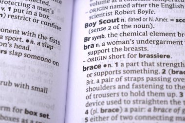 İngilizce Tanımlama Sözlüğü Sayfası - Brace 'in Yazılı Sözcüğünün Kapanışı