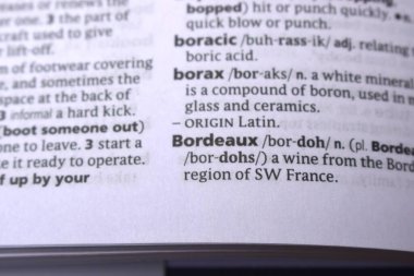 İngilizce Tanımlama Sözlüğü Sayfası - Bordeaux Yazılı Sözcüğünün Kapalı Sayfası