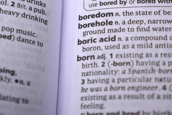 İngilizce Sözlük Sayfasını Kelimeyle Kapat - Delik