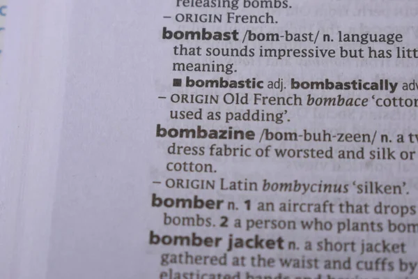 İngilizce Sözlük Sayfasını Kelimeyle Kapat - Bombast