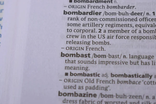 İngilizce Tanımlama Sözlük Sayfası - Bombacının Yazılı Sözcüğünün Kapanışı