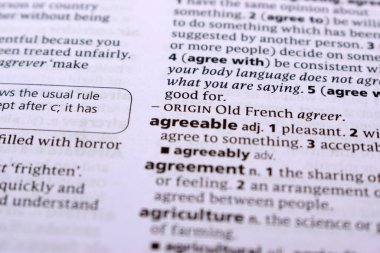 İngilizce Sözlük Sayfası Kabul Edilebilir Sözle Kapat