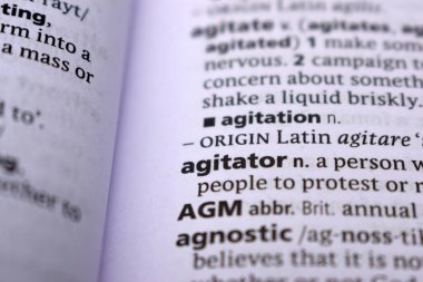 İngilizce Tanımlama Sözlüğü Sözlüğü Yazdırılmış Kelimenin Sayfasını Kapat - Kışkırtıcı