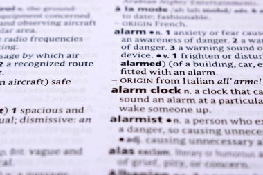 İngilizce Sözlük Sayfasını Kelimeyle Kapat - Alarm saati