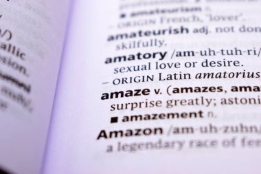 İngilizce Sözlük Sayfasını Kelimeyle Kapat - Şaşırt