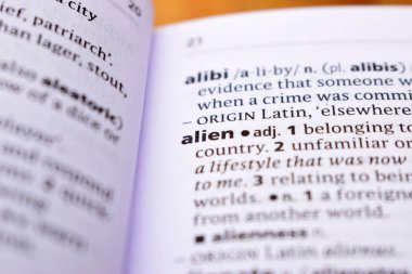 İngilizce Tanımlama Sözlüğü Sayfası Uzaylının Yazılı Sözcüğünün Kapanışı