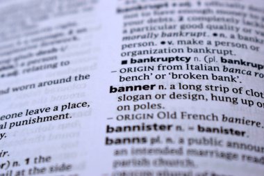 İngilizce Tanımlama Sözlüğü Sayfası - Banner 'ın Yazılmış Kelimesinin Kapanışı