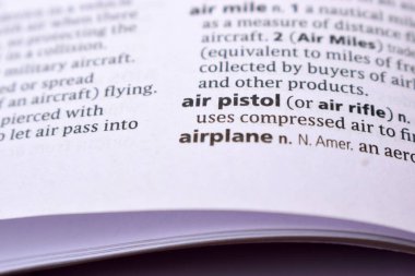 İngilizce Tanımlama Sözlüğü Sayfası Hava tabancasının Yazılı Sözcüğünün Kapanışı