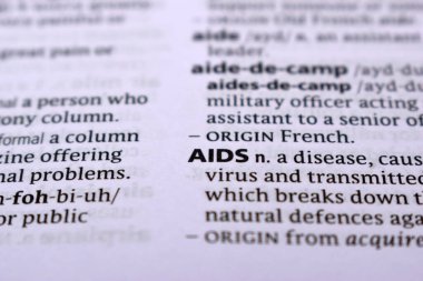 İngilizce Tanımlama Sözlüğü Sayfası - AIDS Yazılı Sözcüğünün Kapanışı