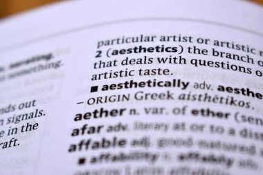 İngilizce Sözlük Sayfasını Kelimeyle Kapat - estetik olarak