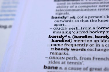 - bandy kelimesinin İngilizce Tanımlama Sözlüğü Sayfasını Kapat