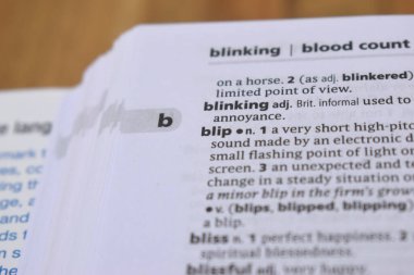 İngilizce Sözlük Sayfası Kırpma Sözcüğüyle Kapat