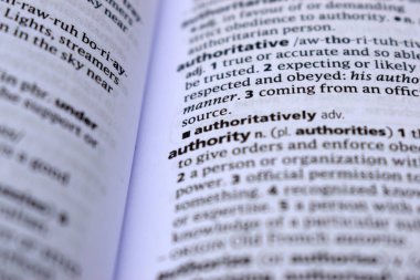 İngilizce Sözlük Sayfasını Kelimeyle Kapat - Yetki