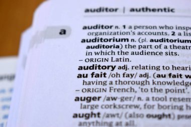 İngilizce Sözlük Sayfasını Kelimeyle Kapat - İşitsel