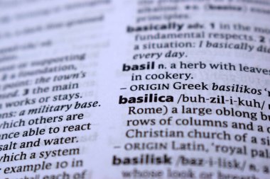 İngilizce Sözlük Sayfası - Bazilika Sözcüğüyle Kapat