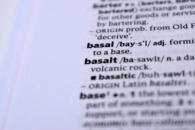 İngilizce Sözlük Sayfasını Kelimeyle Kapat - Bazal