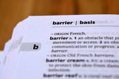 İngilizce Sözlük Sayfası - Bariyer Sözcüğüyle Kapat