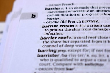 İngilizce Sözlük Sayfasını Kelimeyle Kapat - Engel Kremi