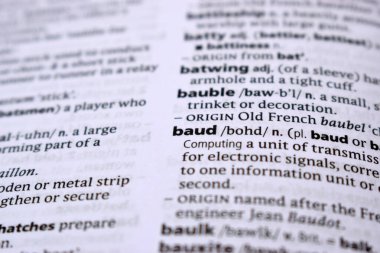 İngilizce Tanımlama Sözlüğü Sayfası - baud 'un Yazılı Sözcüğünün Kapanışı