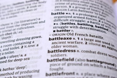 İngilizce Tanımlama Sözlüğü Sayfası - Baltanın Yazılı Sözcüğünün Kapanışı