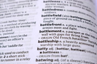 İngilizce Tanımlama Sözlüğü Sayfası - Savaş Önündeki Yazılı Kelimenin Kapanışı