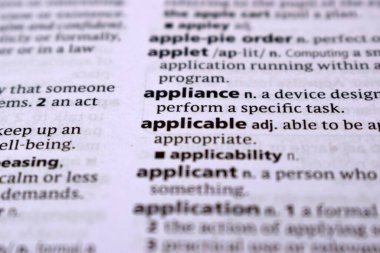 İngilizce Sözlük Sayfası Uygulanabilir Kelimeyle Kapat