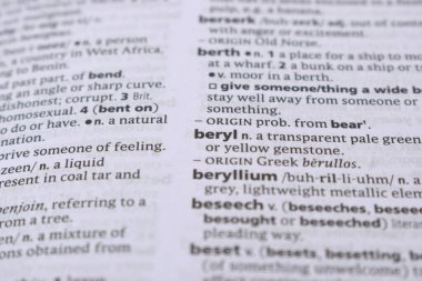 İngilizce Tanımlama Sözlüğü Sayfası - beryl 'in Yazılı Sözcüğünün Kapanışı