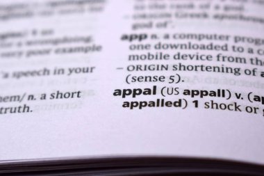 İngilizce Tanımlama Sözlüğü Sayfası - Dehşetin Yazılmış Kelimesinin Kapanışı