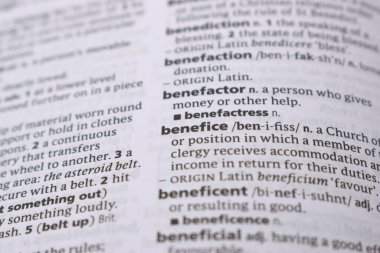 İngilizce Sözlük Sayfasını Kelimeyle Kapat - benefice